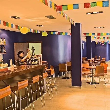4r Miramar فندق كالافيل